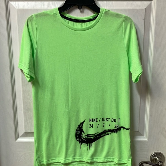 Nike Other - Boys light green Nike DRI-FIT T-shirt size XL